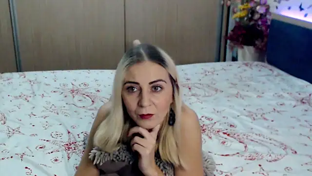 Snapshot of MirabelaSweet chatting on 12.12.24 MirabelaSweet online show from 12.12.24