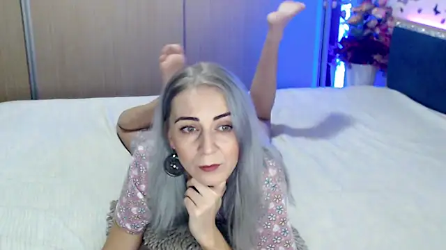 Snapshot of MirabelaSweet chatting on 12.29.24 MirabelaSweet online show from 12.29.24