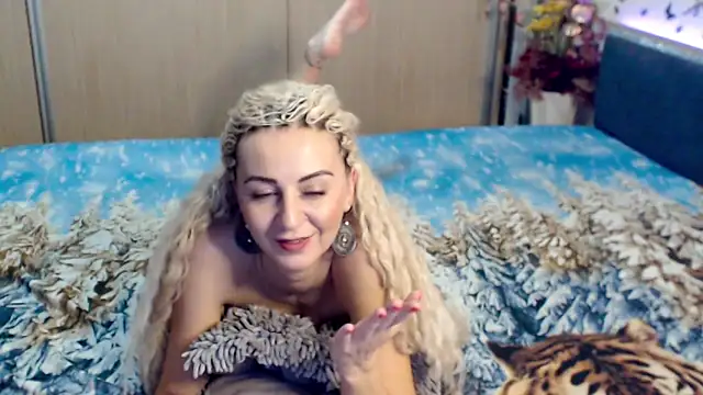 Snapshot of MirabelaSweet chatting on 03.17.25 MirabelaSweet online show from 03.17.25