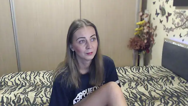 Snapshot of MirabelaSweet chatting on 02.14.26 MirabelaSweet online show from 02.14.26