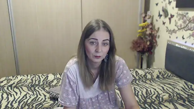 Snapshot of MirabelaSweet chatting on 03.17.26 MirabelaSweet online show from 03.17.26