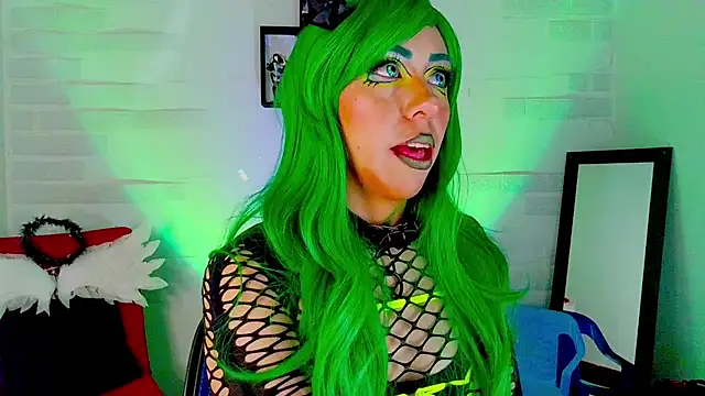 Snapshot of sky_girl1 chatting on 10.31.25 sky girl1 online show from 10.31.25