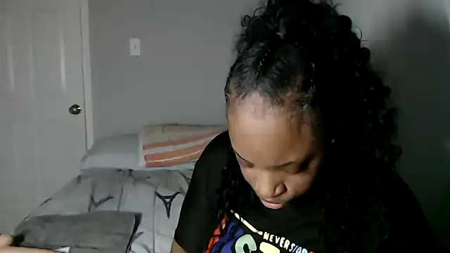 Sexymona1218 online show from 10.27.25