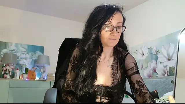 lara heaven online show from 10.20.25