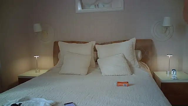 Snapshot of Luna_Hoty chatting on 11.27.25 Luna Hoty online show from 11.27.25