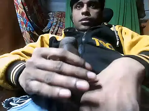 Snapshot of desiboy1101 chatting on 12.07.24 desiboy1101 online show from 12.07.24