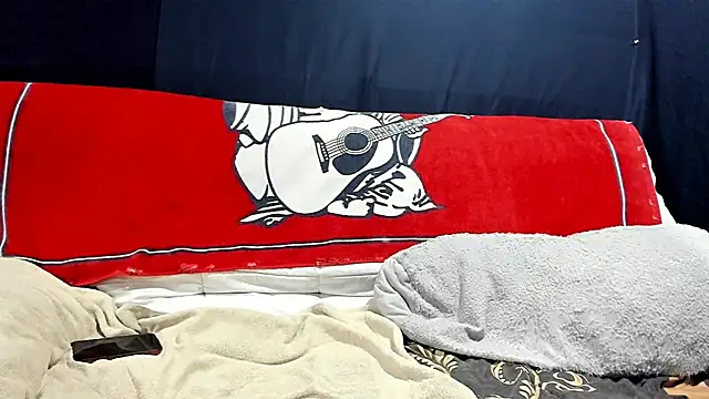 iBreakHeartz online show from 12.10.24