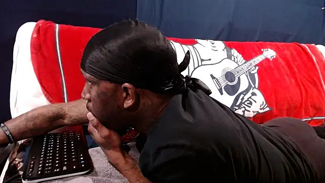 iBreakHeartz online show from 12.20.24