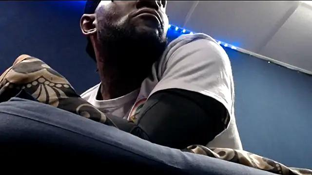 iBreakHeartz online show from 10.31.25