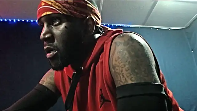 iBreakHeartz online show from 11.04.25