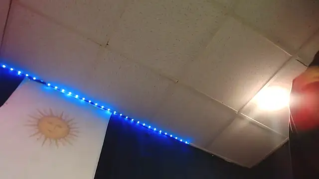 iBreakHeartz online show from 12.03.25