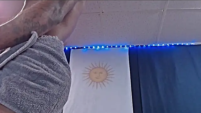 iBreakHeartz online show from 12.05.25