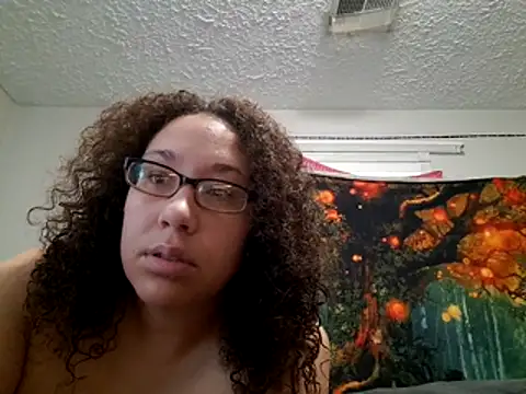 Snapshot of Theplayfulbbw chatting on 07.10.26 Theplayfulbbw online show from 07.10.26