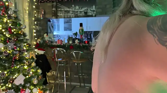 Monageil online show from 12.20.25