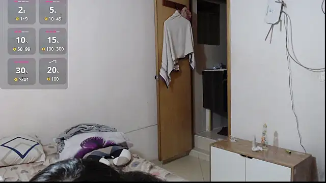 Snapshot of evolet01 chatting on 11.22.25 evolet01 online show from 11.22.25