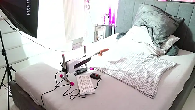  MelinaCurves  online show from 03.18.25