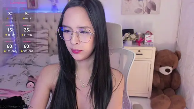 Snapshot of angelic_facexx chatting on 02.04.25 angelic facexx online show from 02.04.25