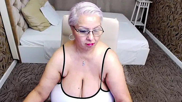 Snapshot of LadyLibely chatting on 10.06.25 LadyLibely online show from 10.06.25