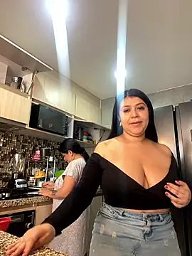 Snapshot of emilyjohanson chatting on 12.03.24 emilyjohanson online show from 12.03.24