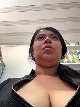 Snapshot of emilyjohanson chatting on 11.29.25 emilyjohanson online show from 11.29.25