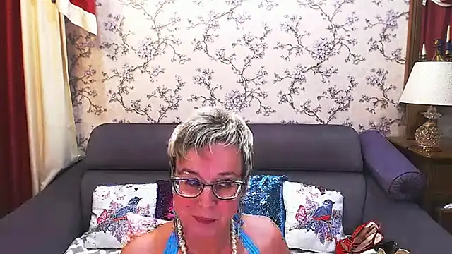Snapshot of MilfyMommyXX chatting on 01.25.25 MilfyMommyXX online show from 01.25.25