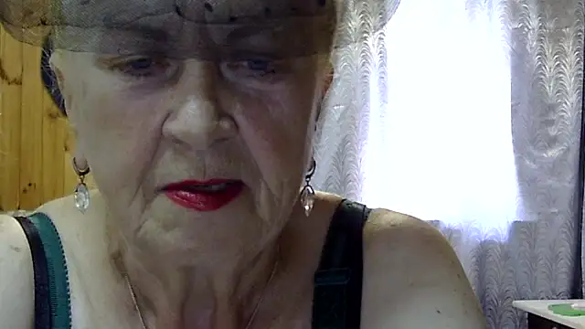 Emma52610 online show from 09.12.25