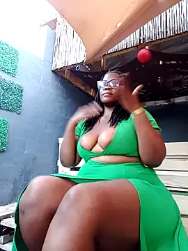 Snapshot of SQUITBOOTY chatting on 12.08.24 SQUITBOOTY online show from 12.08.24