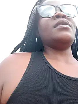 Snapshot of SQUITBOOTY chatting on 12.23.24 SQUITBOOTY online show from 12.23.24