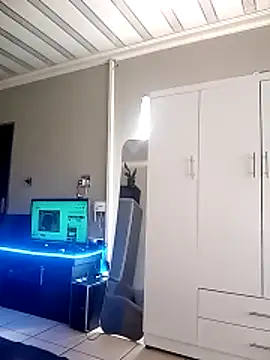 Snapshot of SQUITBOOTY chatting on 11.28.25 SQUITBOOTY online show from 11.28.25