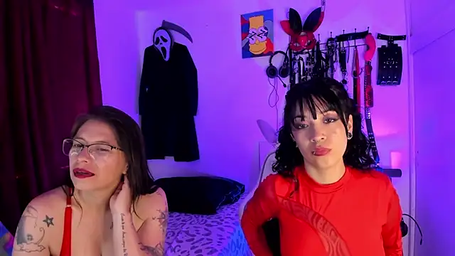 Snapshot of dungeongirls chatting on 09.26.25 dungeongirls online show from 09.26.25