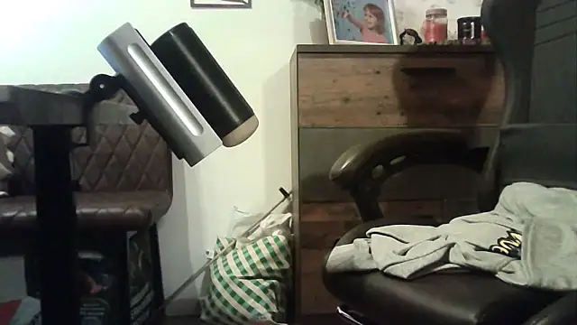 Snapshot of ShyGuyWannaTry chatting on 10.11.25 ShyGuyWannaTry online show from 10.11.25