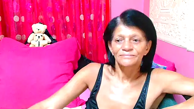 Snapshot of SLUTTYROXY chatting on 02.07.25 SLUTTYROXY online show from 02.07.25