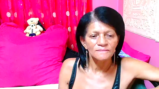 Snapshot of SLUTTYROXY chatting on 02.08.25 SLUTTYROXY online show from 02.08.25