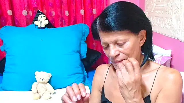 Snapshot of SLUTTYROXY chatting on 02.09.25 SLUTTYROXY online show from 02.09.25