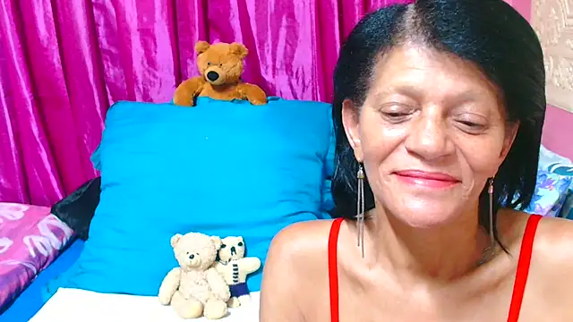 Snapshot of SLUTTYROXY chatting on 03.17.25 SLUTTYROXY online show from 03.17.25