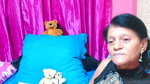 Snapshot of SLUTTYROXY chatting on 03.18.25 SLUTTYROXY online show from 03.18.25