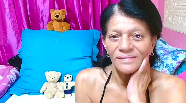 Snapshot of SLUTTYROXY chatting on 03.18.25 SLUTTYROXY online show from 03.18.25