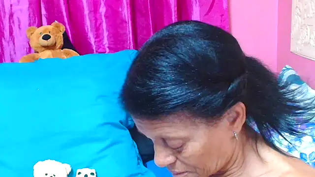 Snapshot of SLUTTYROXY chatting on 03.19.25 SLUTTYROXY online show from 03.19.25