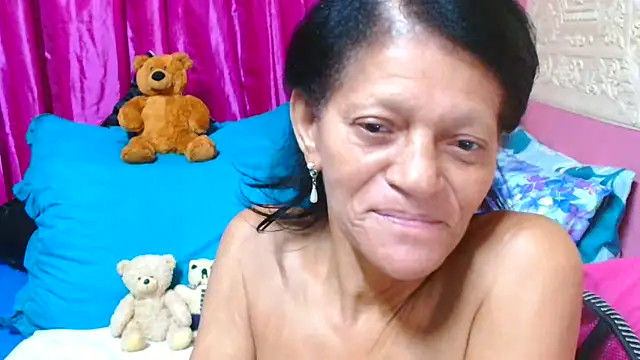 Snapshot of SLUTTYROXY chatting on 03.19.25 SLUTTYROXY online show from 03.19.25