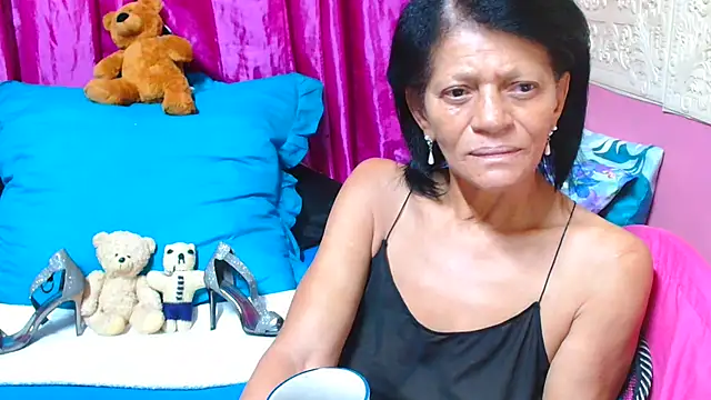 Snapshot of SLUTTYROXY chatting on 03.20.25 SLUTTYROXY online show from 03.20.25