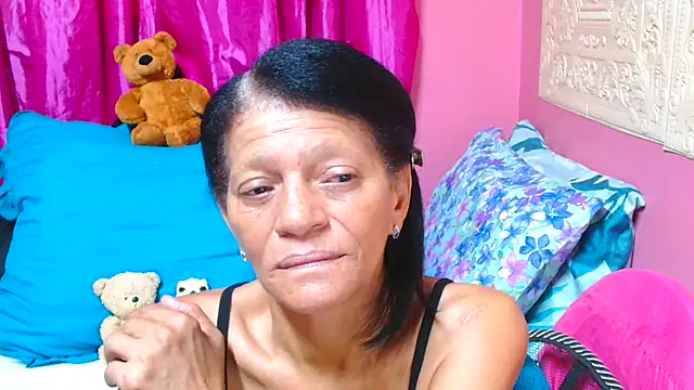 Snapshot of SLUTTYROXY chatting on 03.21.25 SLUTTYROXY online show from 03.21.25