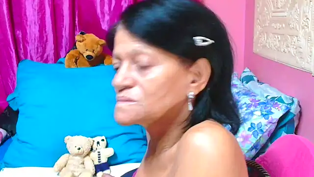 Snapshot of SLUTTYROXY chatting on 03.22.25 SLUTTYROXY online show from 03.22.25