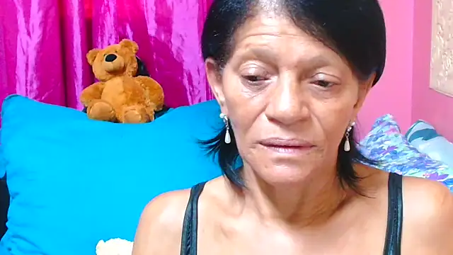 Snapshot of SLUTTYROXY chatting on 03.23.25 SLUTTYROXY online show from 03.23.25