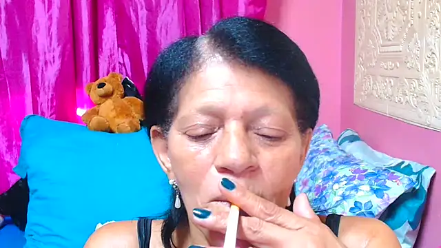 Snapshot of SLUTTYROXY chatting on 03.23.25 SLUTTYROXY online show from 03.23.25