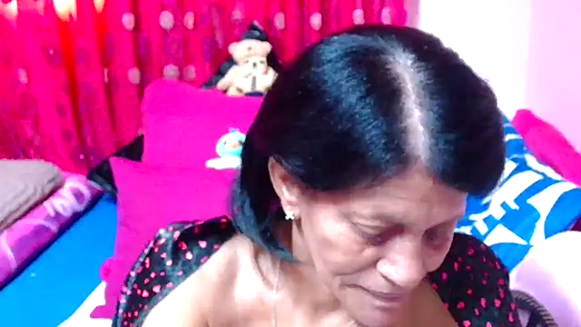 Snapshot of SLUTTYROXY chatting on 09.15.25 SLUTTYROXY online show from 09.15.25