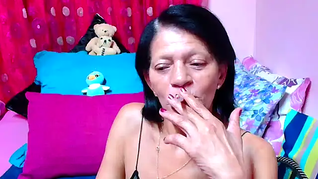 Snapshot of SLUTTYROXY chatting on 09.17.25 SLUTTYROXY online show from 09.17.25