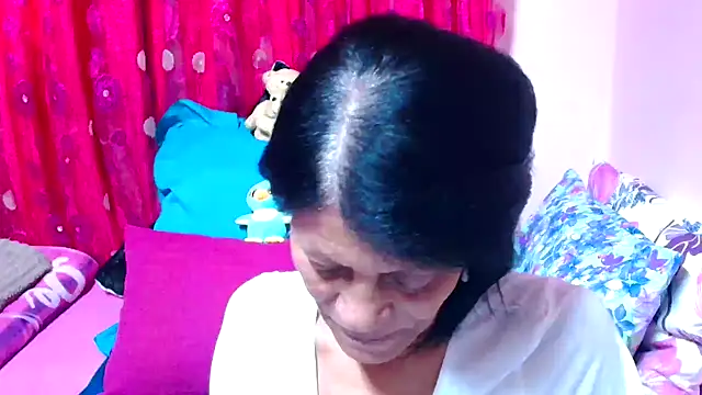 Snapshot of SLUTTYROXY chatting on 09.19.25 SLUTTYROXY online show from 09.19.25