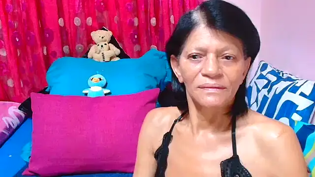 Snapshot of SLUTTYROXY chatting on 09.28.25 SLUTTYROXY online show from 09.28.25