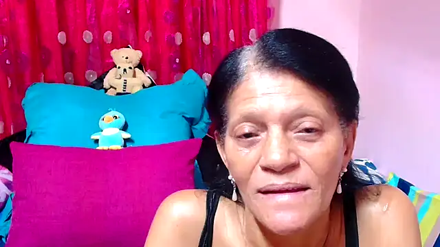 Snapshot of SLUTTYROXY chatting on 09.29.25 SLUTTYROXY online show from 09.29.25