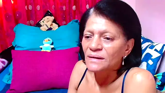 Snapshot of SLUTTYROXY chatting on 09.30.25 SLUTTYROXY online show from 09.30.25